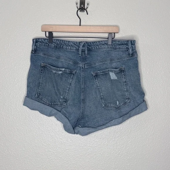 Good American Good Girlfriend Jean Shorts with Cuffed Hem Size 16 - Picture 10 of 12